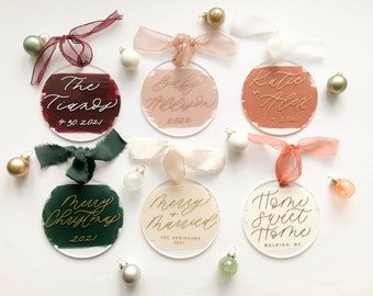 Scrabble Ornaments, Vinyl Ornaments, Acrylic Crafts, Christmas Hampers, Custom Farmhouse, Ornament Making, Acrylic Ideas, Letter Ornaments, Custom Ornaments