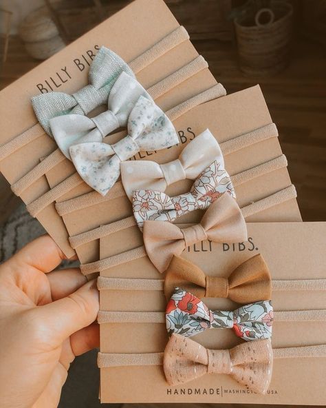 Billy Bibs, Diy Baby Bows, Baby Bow Clips, Diy Baby Headbands, Perfect Bow, Baby Bow Headband, Baby Gift Box, Baby Hair Accessories, Stretchy Headbands