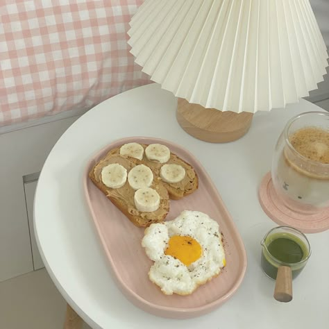 Coquette Breakfast, Green Shake, Peanut Butter Toast, Butter Toast, Banana Peanut Butter, Breakfast Aesthetic, Toast Bread, Kawaii Cooking, Pepper Salt