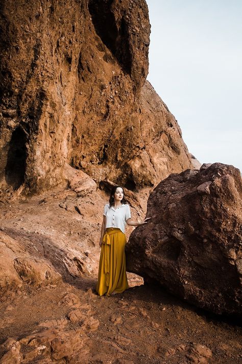 Warrior Princess pictures at hole in the rock at sunrise in Papago Park. You'll never believe what happened 5 minutes into this session that could have ruined everything.    Pictures at Papago Park | Hole in the Rock | East Valley Photographer    Maren Elizabeth Photography    #marenelizabethphotography #eastvalleyphotographer #gilbertphotographer #azphotographer #azfamilyphotographer #familyphotographer #arizonafamilyphotographer #arizonaphotographer #scottsdalefamilyphotographer Papago Park Arizona Photoshoot, Papago Park Photoshoot, Desert Shoot, Papago Park, Park Photoshoot, Desert Photoshoot, Princess Pictures, Arizona Photographer, Arizona Desert