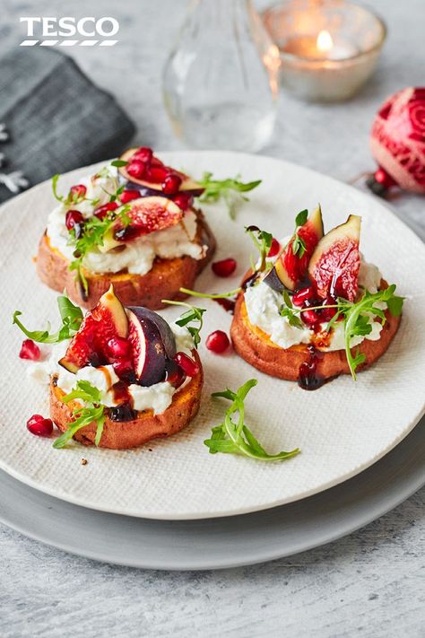 Starters Recipes Christmas, Bruschetta Board, Vegetarische Diners, Sweet Potato Rounds, Potato Roasted, Potato Rounds, Vegetarian Starters, Pudding Chia, Tesco Real Food