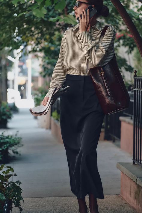 MIDI PENCIL SKIRT - Navy blue | ZARA United States Rok Midi, Midi Pencil Skirt, Waistcoat Dress, Cardigan Sweater Dress, Midi Skirt Pencil, Blazer Dress, Skirt Outfits, Kendall Jenner, Color Trends