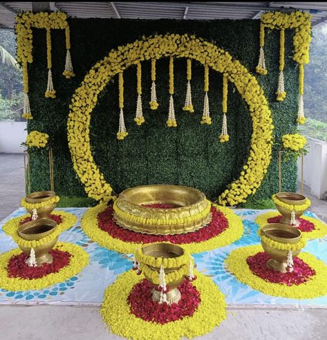 Back Drop For Pooja At Home, Haldi Decoration Ideas For Groom, Haldi Backdrop At Home, Haldi Function Decoration At Home, Pellikoduku Decorations At Home, Simple Haldi Decoration At Home, Haldi Decoration Ideas Backdrops, Haldi Decoration Ideas At Home Simple, Haldi Setup Decor