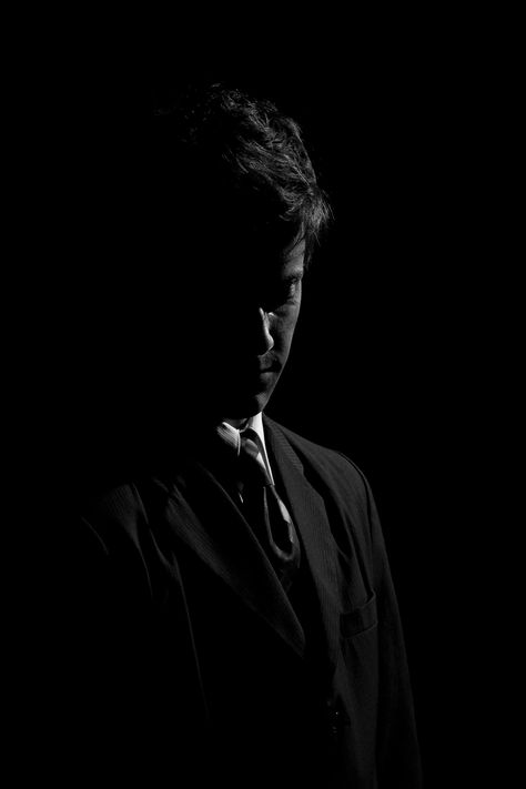 portrait, rim light, black and white, suit, Low Key Portraits, Low Key Photography, Dark Portrait, Low Light Photography, Portrait Photography Men, Photography Black And White, Portrait Lighting, Shadow Photography, Annie Leibovitz