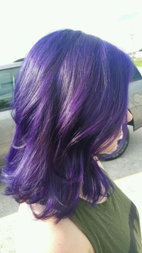 Short Layered Purple Hair, Purple Shoulder Length Hair, Bright Purple Hair, Short Purple Hair, Dark Purple Hair, Dyed Hair Purple, Violet Hair, Dyed Hair Inspiration, Pretty Hair Color