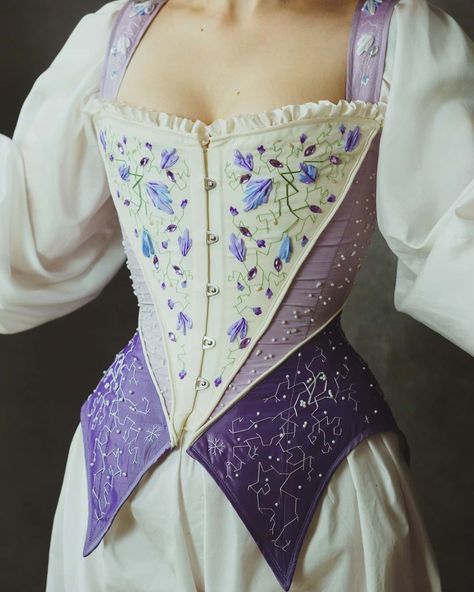 Barbie Rapunzel, Fair Outfits, White Corset, Fantasy Dress, Fantasy Clothing, Fantasy Fashion, Character Outfits, Mode Inspiration, Historical Fashion