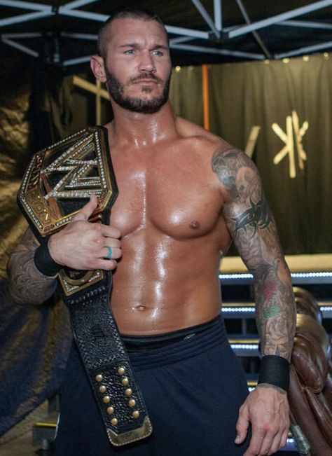 90s Wwe Wrestlers, Wwe Randy Orton, Famous Wrestlers, Wwe Men, Randy Orton Wwe, Wwe Pictures, Professional Wrestlers, Wwe Legends, Handsome Guys