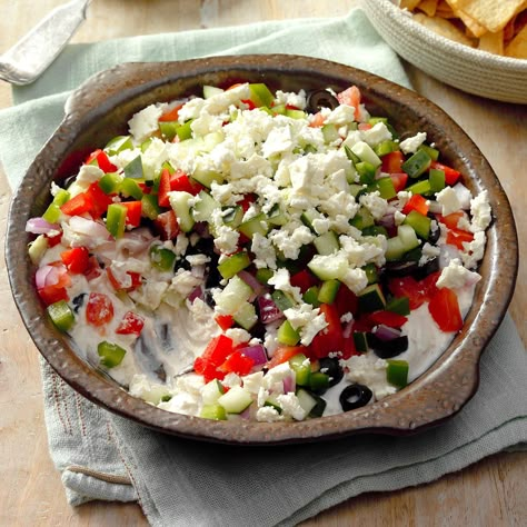 Greek Pita Spread Office Potluck Recipes, Best Dip Recipes, Recipes For A Crowd, Greek Dip, Creamy Spinach Dip, Easy Potluck, Greek Pita, Hot Cheese, Easter Snacks