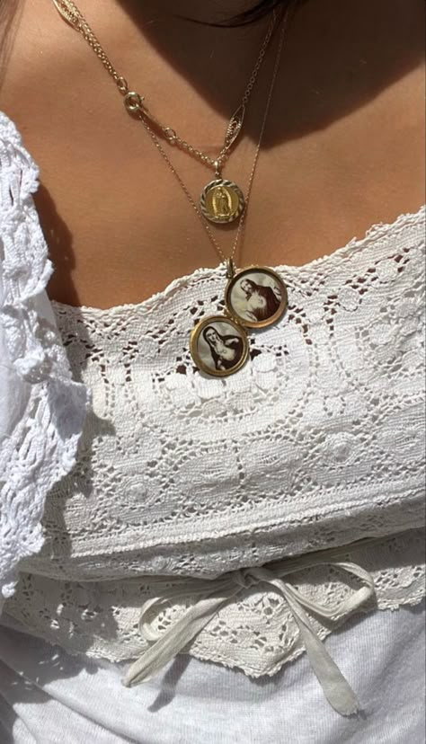 Mexican Faerie Necklace, Latina Gold Jewelry Aesthetic, Jolene Aesthetic, Mexican Faerie, Mexican Girl Aesthetic, Polish Countryside, Mediterranean Aesthetic, Italian Necklace, Rosary Style Necklace