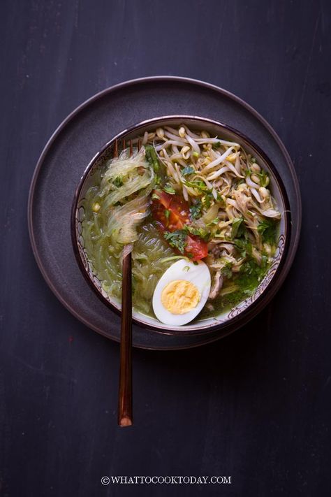 Soto Ayam Bening (Indonesian Clear Chicken Noodle Soup) - One of the delicious Indonesian soto (soup) made with chicken and aromatic spices and herbs and characterized by its clear soup, without coconut milk like other types of soto. Also known as Soto Ayam Lamongan. Can be made on stove-top or pressure cooker. Malay Food, Clear Soup, Chicken Noodle Soup, Spices And Herbs, Looks Yummy, Chicken Noodle, Chicken Soup, Noodle Soup, Pressure Cooker