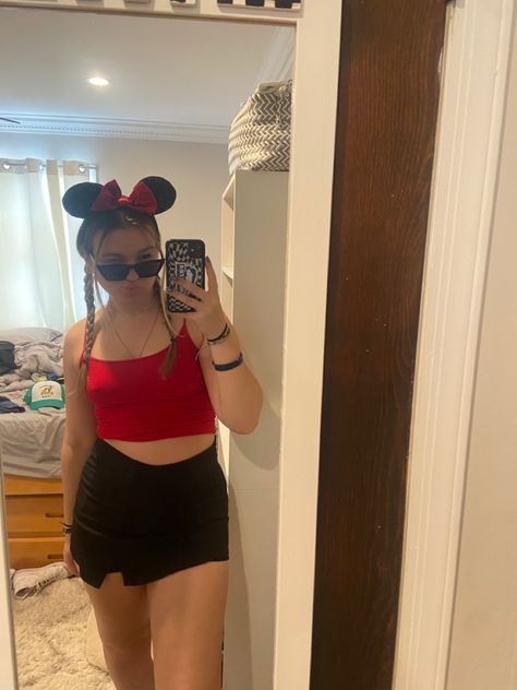 Cute Minnie Mouse Costume, Mini Mouse Costume Women, Minnie Mouse Outfit Ideas, Minnie Mouse Teen Costume, Minnie Mouse Outfit Women, Minnie Mouse Inspired Outfit, Social Outfits, Paris Trip Outfits, Minnie Costume