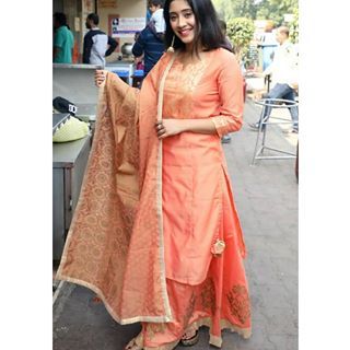 New Fashion Saree, Cotton Suit Designs, Shivangi Joshi Instagram, Beautiful Evening Dresses, Indian Look, Shivangi Joshi, Beautiful Pakistani Dresses, Indian Bridal Dress, Indian Gowns Dresses