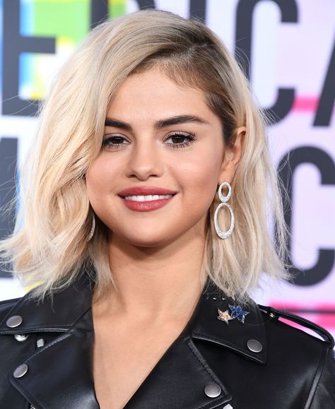 Related image Selena Gomez Blonde Hair, Bob Balayage, Selena Gomez Hair, Summer Blonde Hair, Choppy Bob Haircuts, Choppy Bob Hairstyles, Blonde Hair Shades, Julianne Hough, Shoulder Length Hair Cuts