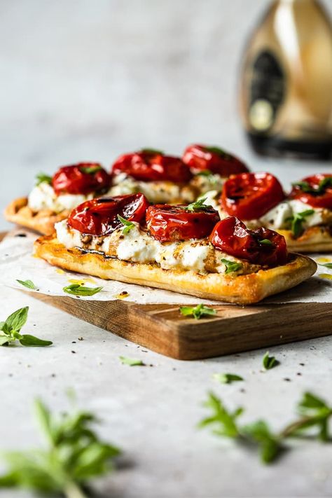 Whipped Ricotta And Roasted Tomatoes, Whipped Ricotta Bruschetta, Brunch Cookies, Roasted Tomato Bruschetta, Brushetta Appetizers, Bruchetta Appetizers, Summer Plates, Ricotta Bruschetta, Tomato And Ricotta