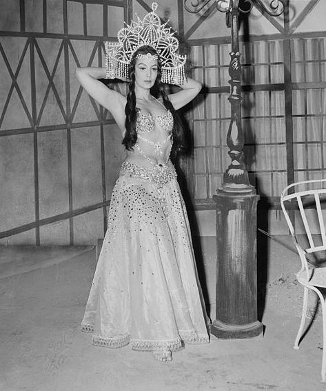 2,422 Maria Felix Photos and Premium High Res Pictures - Getty Images Hollywood Glam Dress, Vintage Mexican Wedding, Vintage Hollywood Glamour, Mexican Actress, Outfits Retro, Classic Actresses, Vintage Glam, Fashion Design Clothes, Vintage Hollywood