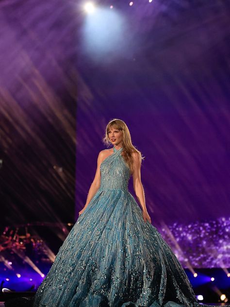 Tyler Swift, Taylor Swift Enchanted, Enchanted Dress, Taylor Swift Speak Now, Swift Tour, Best Red Carpet Looks, Estilo Taylor Swift, Tour Outfits, Taylor Swift Outfits