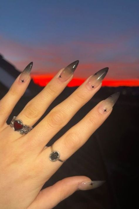 nails 2023 trends black and pink nails Edgy Ombre Nails, Nail Inspo Jewls, Vampy Acrylic Nails, Dark Blush Nails, Black Ombre Nails With Design, Black Ombre Gel Nails, Black Nail Ombre, Simple Edgy Nails Black, Black Blush Nails