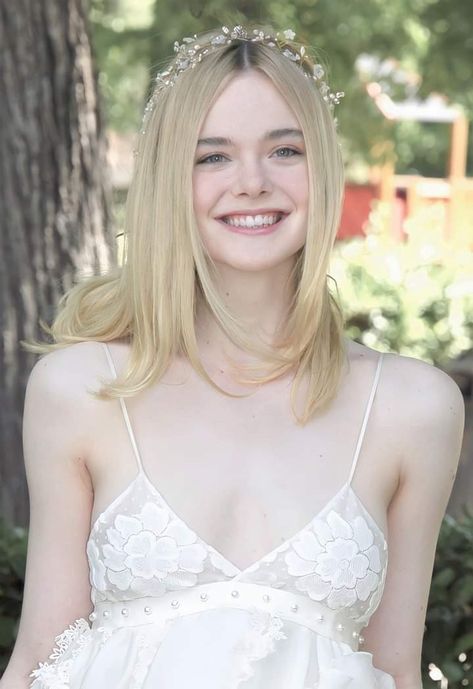 Ellie Fanning, Elle Fanning Style, Dakota And Elle Fanning, Child Star, Style Evolution, Anya Taylor Joy, Amazing Photo, Famous Girls, Style Travel