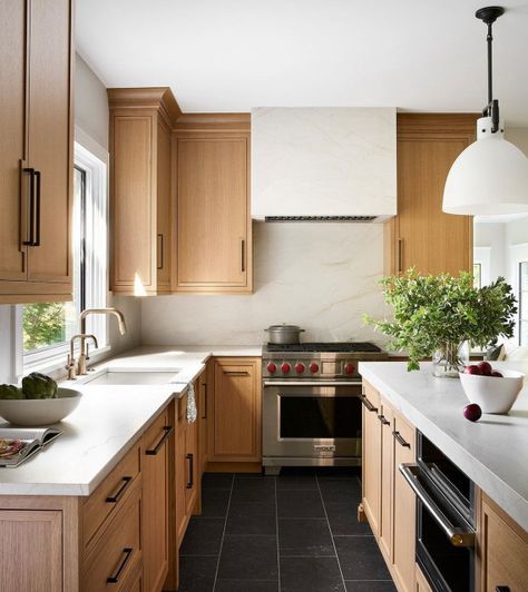 From bad layouts to poor storage, here are seven common issues pros address in their clients’ remodels Natural Kitchen Cabinets, Black Tiles Kitchen, Cabinet Makeover Ideas, White Oak Kitchen Cabinets, Empty Nester House Plans, Islands Kitchen, White Oak Kitchen, Cabinetry Kitchen, Black Floor Tiles