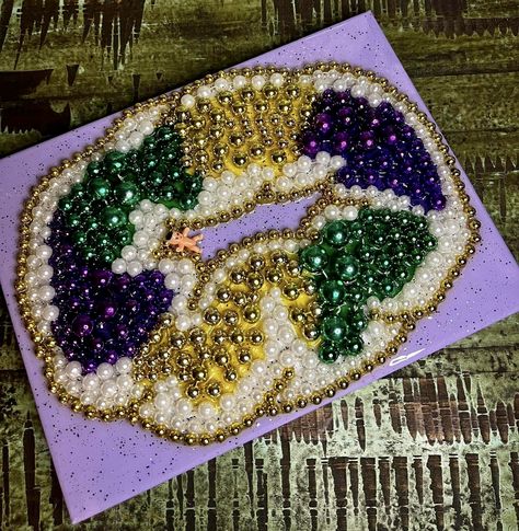 Mardi Gras Crafts Diy, Mardi Gras Crafts For Adults, Mardi Gras Beads Crafts Diy, Crafts With Mardi Gras Beads, Mardi Gras Bead Art Diy, Mardi Gras Beads Crafts, Mardi Gras Bead Art Mosaics, Display Mardi Gras Beads, Mardi Gras Bead Art