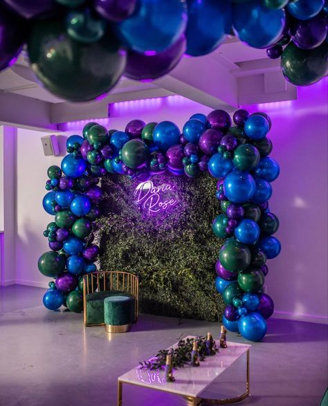 Peacock Party Theme, Peacock Party Decorations, Peacock Wedding Decorations, Peacock Birthday Party, Peacock Birthday, Boys First Birthday Cake, Purple Wedding Centerpieces, Peacock Party, 40th Birthday Party Decorations