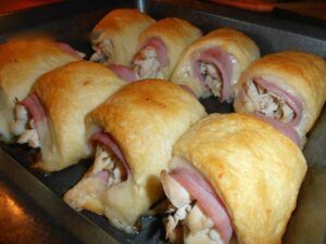 Easy Chicken Cordon Bleu, Cordon Bleu Recipe, Cordon Blue, Cooked Ham, Crescent Roll Recipes, Crescent Dough, Chicken Cordon, Crescent Roll Dough, How To Cook Ham