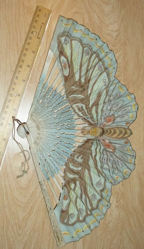 Antique Fans, Hand Fans, Arte Sketchbook, Arte Inspo, 영감을 주는 캐릭터, الرسومات اللطيفة, Art Plastique, Hand Fan, Art Inspo