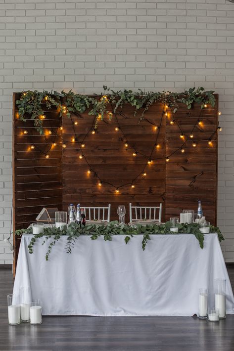 Bride And Groom Table Background, Simple Wedding Head Table Decor, 2 Person Head Table Wedding, Bride And Groom Rustic Table, Sunflower Backdrop Ideas For Wedding, Diy Bride And Groom Table, Bride Groom Table Rustic, Rustic Wedding Backdrop Reception Indoor, Rustic Wedding Head Table Backdrop