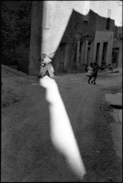 Louis Daguerre, Walker Evans, Edward Weston, Martin Parr, Robert Doisneau, Henri Cartier Bresson, Black And White Photograph, Richard Avedon, France Photos