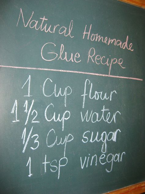 Homemade Glue Recipe. I run a small in home daycare. Most of my children are toddlers. I found this recipe for homemade glue and it really works great. I give each little one their own cup of the glue with a paint brush to apply. They have fun and I don't have to worry about them putting the glue in their mouths! The recipe is easy and it's inexpensive! Homemade Glue, Glue Recipe, How To Make Glue, Craft Hacks, Clay Recipe, Hantverk Diy, Homemade Stuff, Decoupage Glue, Elmer's Glue