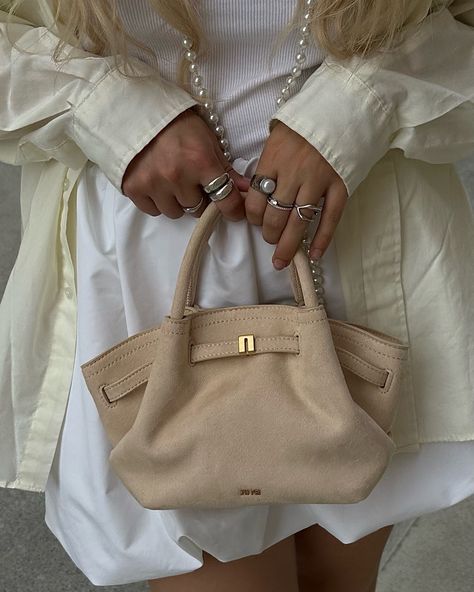 I love this bag😍 @jwpei_official #jwpei #jwpeihana Jwpei Bag, Jw Pei Bag, Tote Bag Outfit, Jw Pei, Suede Tote Bag, Suede Tote, Beige Bag, Tote Bag Patters, Mini Tote Bag