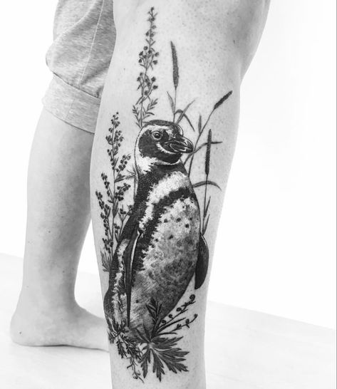 Leg Tats, Fineline Tattoos, Mum Tattoo, Magellanic Penguin, Dragon Tattoo Ideas, Tattoo On Leg, Penguin Tattoo, Daffodil Tattoo, Tattoo Shoulder