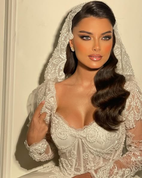 Middle Eastern Bridal Hair, Heavy Wedding Makeup, Lebanese Bride Hairstyle, Arab Bride Hairstyles, Draped Veil Hair Down, Long Vails Wedding Ideas, Middle Eastern Wedding Makeup, Bride Hairstyles For Long Hair With Veil, Wedding Hairstyles For Bride With Veil