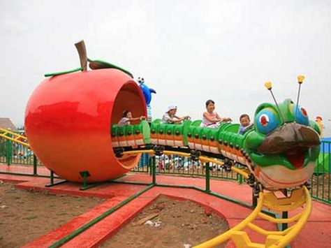 Slide Worm Kids Mini Roller Coaster Kid Roller Coaster, Backyard Games Kids, Water Park Rides, Best Roller Coasters, Indoor Amusement Parks, Wooden Roller Coaster, Fair Rides, Park Equipment, Amusement Rides