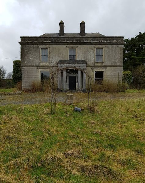 Celtic House, Irish Cottage Interiors, Irish Farmhouse, Irish Country House, Irish Architecture, Ireland Country, Irish Houses, Irish Country, Irish Cottage