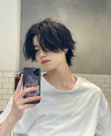 Curly Asian Hair, Short Hair Tomboy, Asian Haircut, Asian Men Hairstyle, Wavy Hair Men, Hair Inspiration Short, Haircuts Straight Hair, Fluffy Hair, Short Hair Haircuts