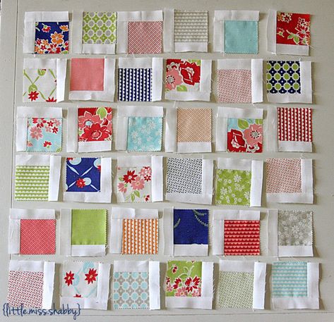 Scattered Squares Pillow – modafabrics Square Quilts, Charm Pack Quilt Patterns, Charm Quilts, Charm Square Quilt, Moda Bake Shop, Charm Pack Quilt, Applique Cushions, Charm Pack Quilts, Charm Squares