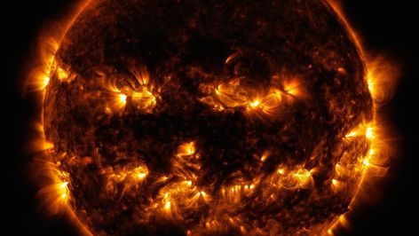 These 10 space images look unbelievable, but are actually real (pictures) - CNET - Page 3 Nasa Sun, Nasa Pictures, Pictures Of The Sun, Nasa Goddard, Nasa Photos, Nasa Images, Jack O Lantern Faces, Sun Photo, Jack O'lantern