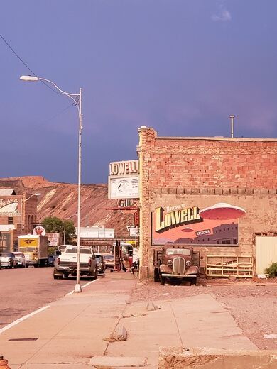 Erie Street, Historic Lowell – Bisbee, Arizona - Atlas Obscura Bisbee Arizona, Western Festival, Arizona Sunset, Western Life, Western Aesthetic, Arizona Travel, Brutalism, Travel Usa, In America