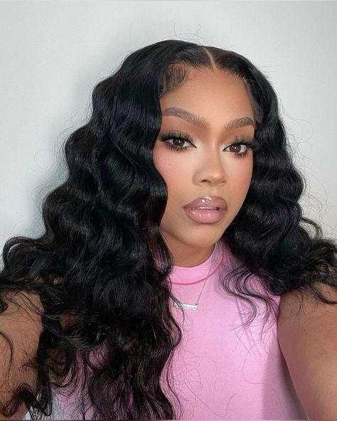 Crimps Hairstyles For Black Women, Light Skin Makeup, Birthday Makeup Looks, Face Beat Makeup, Natural Glam Makeup, Light Makeup Looks, Makeup For Black Skin, Brown Skin Makeup, Glam Makeup Look