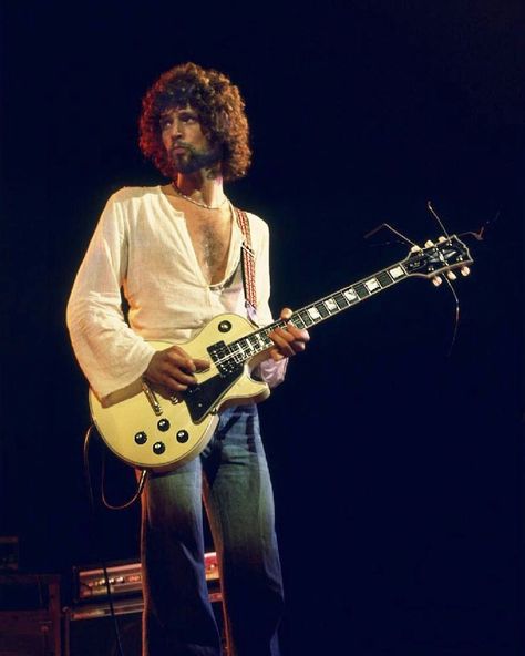 Fleetwood Mac Lindsey Buckingham, Lindsay Buckingham, Guitarist Photography, The 1975 Tour, Stevie And Lindsey, Stevie Nicks Lindsey Buckingham, Christine Mcvie, Traveling Wilburys, Buckingham Nicks