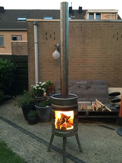 Beer Keg Ideas, Beer Garden Design, Beer Garden Ideas, Garden Design Pictures, Outside Fireplace, Brewery Design, Outside Bars, Beer Barrel, Beer Keg