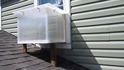 How To Build A Window Box Solar Heater That Gives "Free Heat" All Winter & Doubles As A Solar Oven... - http://www.ecosnippets.com/alternative-energy/window-box-solar-heater/ Build A Window, Window Boxes Diy, Solar Cooking, Solar Fan, Solar Oven, Solar Heater, Off Grid Solar, Solar Projects, Solar Heating