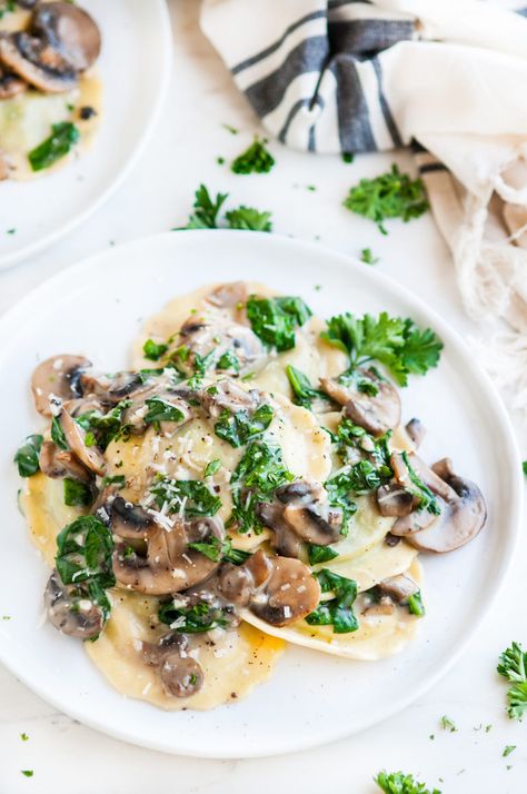 Creamy White Wine Mushroom Spinach Ravioli | aberdeenskitchen.com Spinach And Cheese Ravioli, White Wine Sauce Recipes, Ravioli Sauce, Spinach Ravioli, Mushroom Ravioli, Mushroom Spinach, Ravioli Recipe, White Wine Sauce, Aberdeen