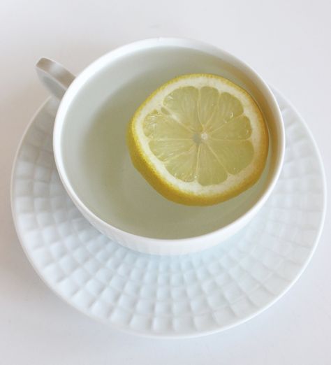 How to Debloat: Drink Warm Water How To Debloat, Hot Lemon Water, Lemon Health Benefits, Drinking Hot Water, Lemon Water Benefits, Lemon Chicken Recipe, Lemon Benefits, Bloated Belly, Coconut Oil Uses