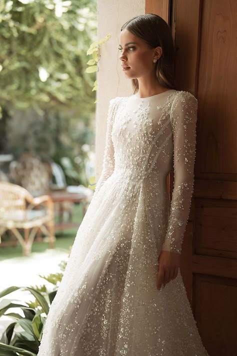 Modest Bridal Dresses, Classy Wedding Guest Dresses, Bridal Gown Inspiration, Modest Bridal, Bride Dress Simple, Elegant Bridal Gown, Modest Wedding Gowns, Classy Wedding Dress, Stylish Wedding Dresses