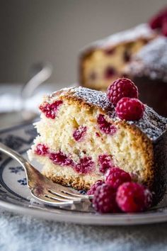 the best raspberry cake recipe Lemon Icing Recipe, Summer Afternoon Tea, Raspberry Cake Recipe, Yogurt Cake Recipe, Raspberry Cake Recipes, Raspberry Bread, Summer Cake Recipes, Raspberry Yogurt, Cake Simple