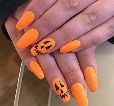 Holloween Nails Orange, October Nails Fall Orange, Bright Orange Halloween Nails, Jackolantern Nails Acrylic, Short Orange Halloween Nails, Orange Halloween Nails Ideas, Halloween Nails Short Orange, Simple Halloween Nails Orange, Orange October Nails