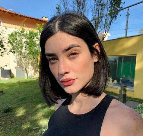 Discover Your Perfect Look with Hairstyles for Medium Length Hair | Effortless Glamour Teresa Agnes, Shoulder Length Bob Haircut, Straight Bob Hairstyles, Black Hair Aesthetic, Peinados Hair Styles, Short Dark Hair, Hair Inspiration Short, Shot Hair Styles, Haircuts Straight Hair