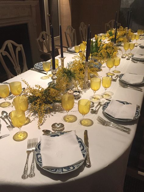 Mimosa Centerpiece, Mimosa Wedding, Engagement Dinner, Mimosa Flower, Diy Entertainment, Yellow Table, Spring Tablescapes, Bridal Table, Head Table